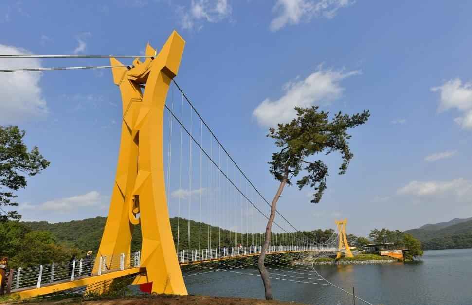 옐로우 출렁다리