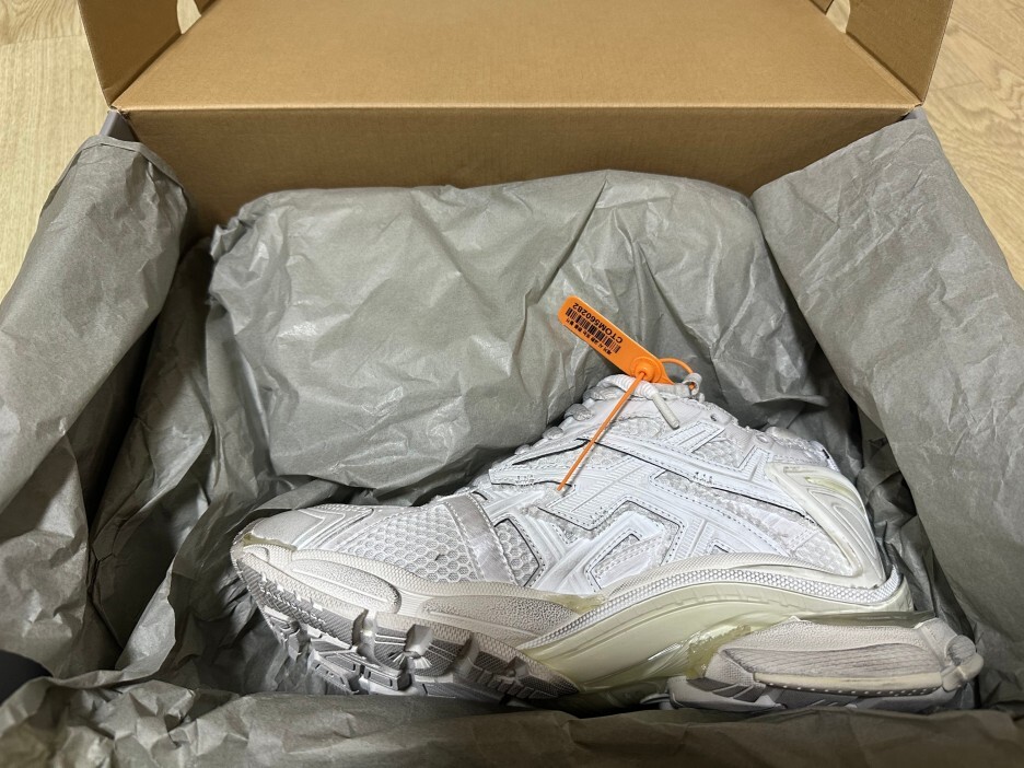 발렌시아가 러너 스니커즈 내부 2