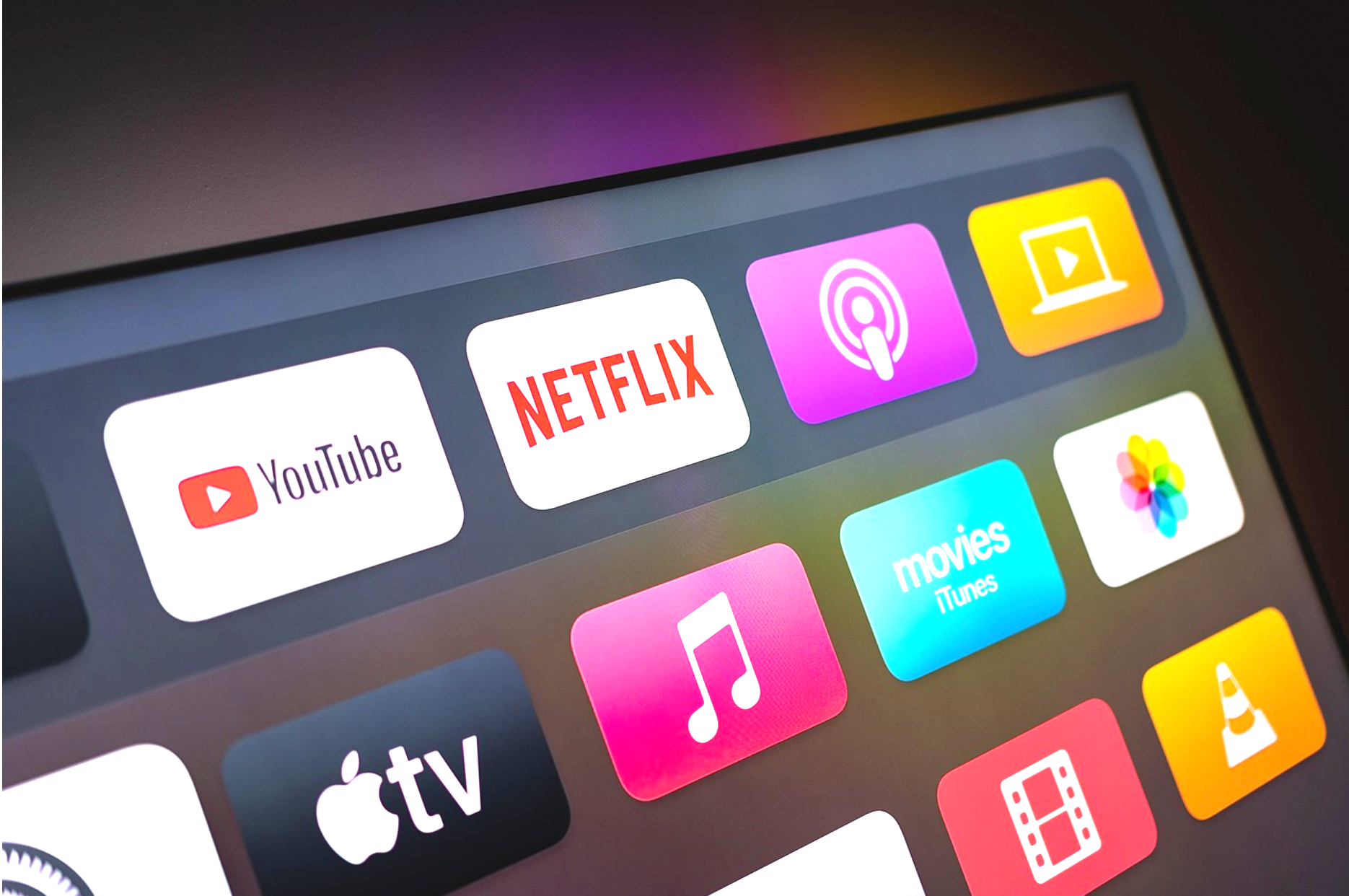 OTT플랫폼(넷플릭스, 디즈니+, 아마존프라임, 유튜브 등)