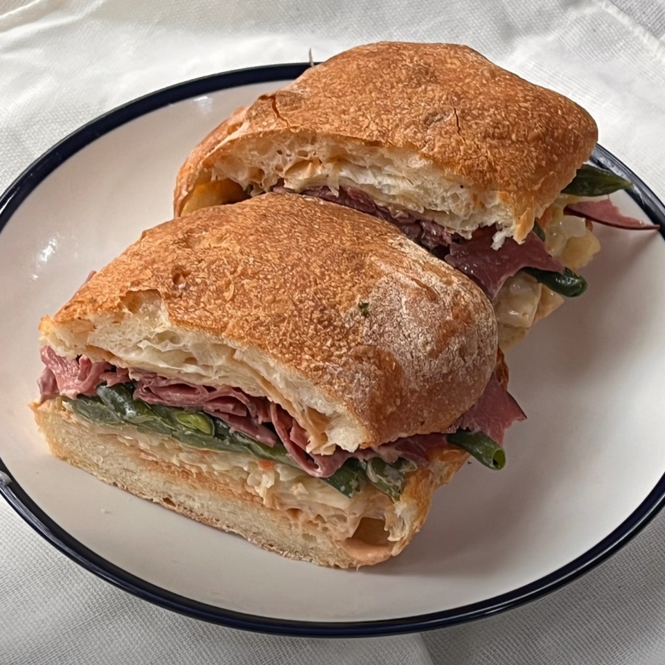 천호동 감자집 시그니처 샌드위치, 먹어본 사람만 아는 매력은?