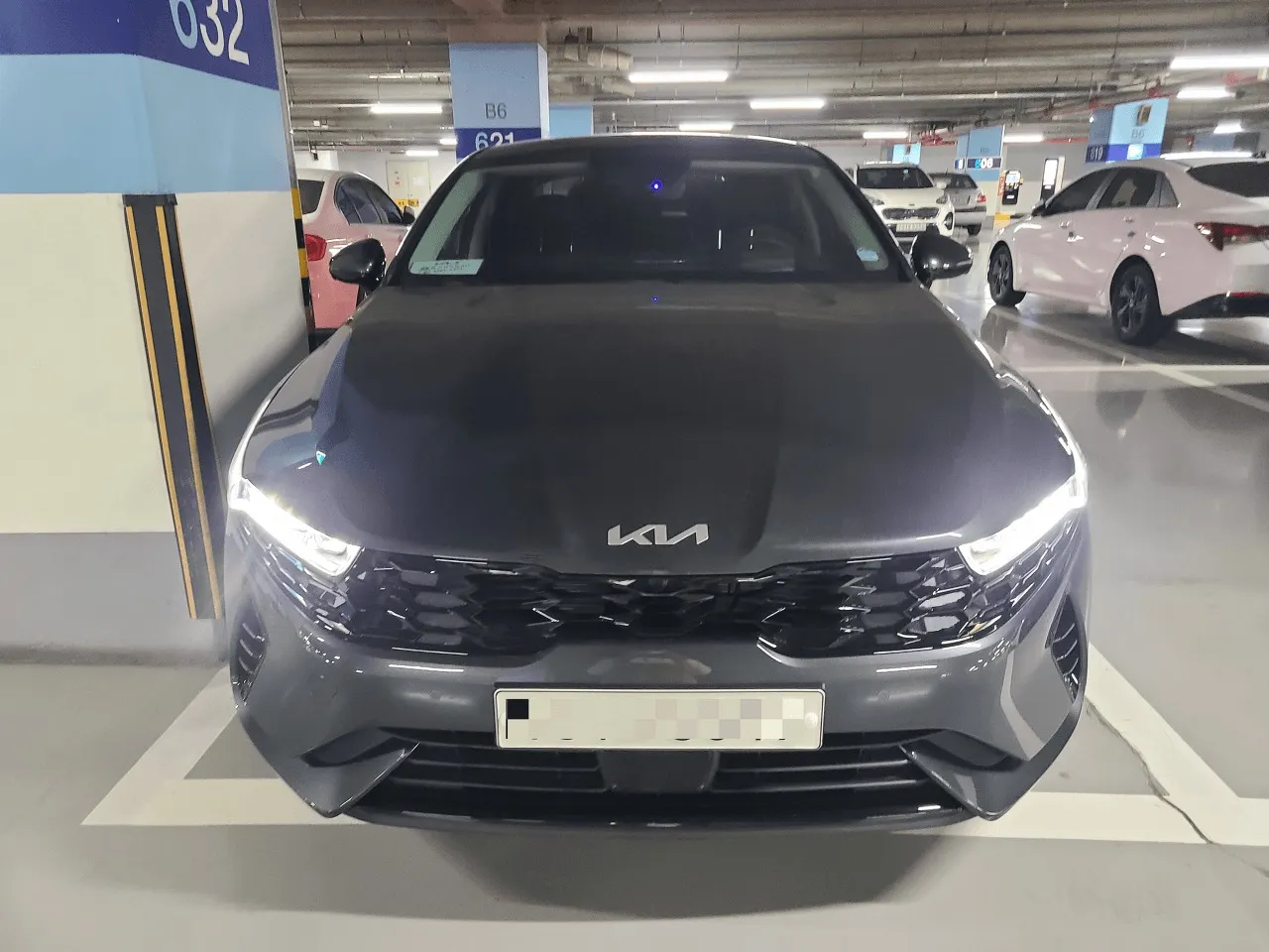 전조등 켠 K5