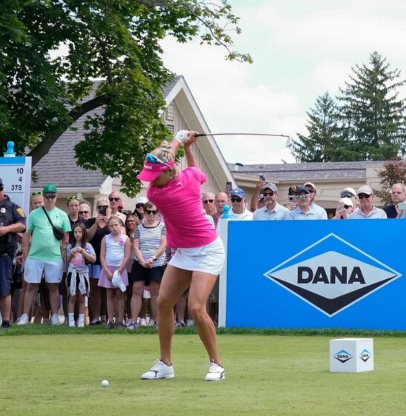 올해를 마지막으로 은퇴를 선언한 렉시 톰슨,
2024 데이나오픈에 톰슨을 상징하는 분홍색 옷을 입고 대회에 참가한 렉시 톰슨