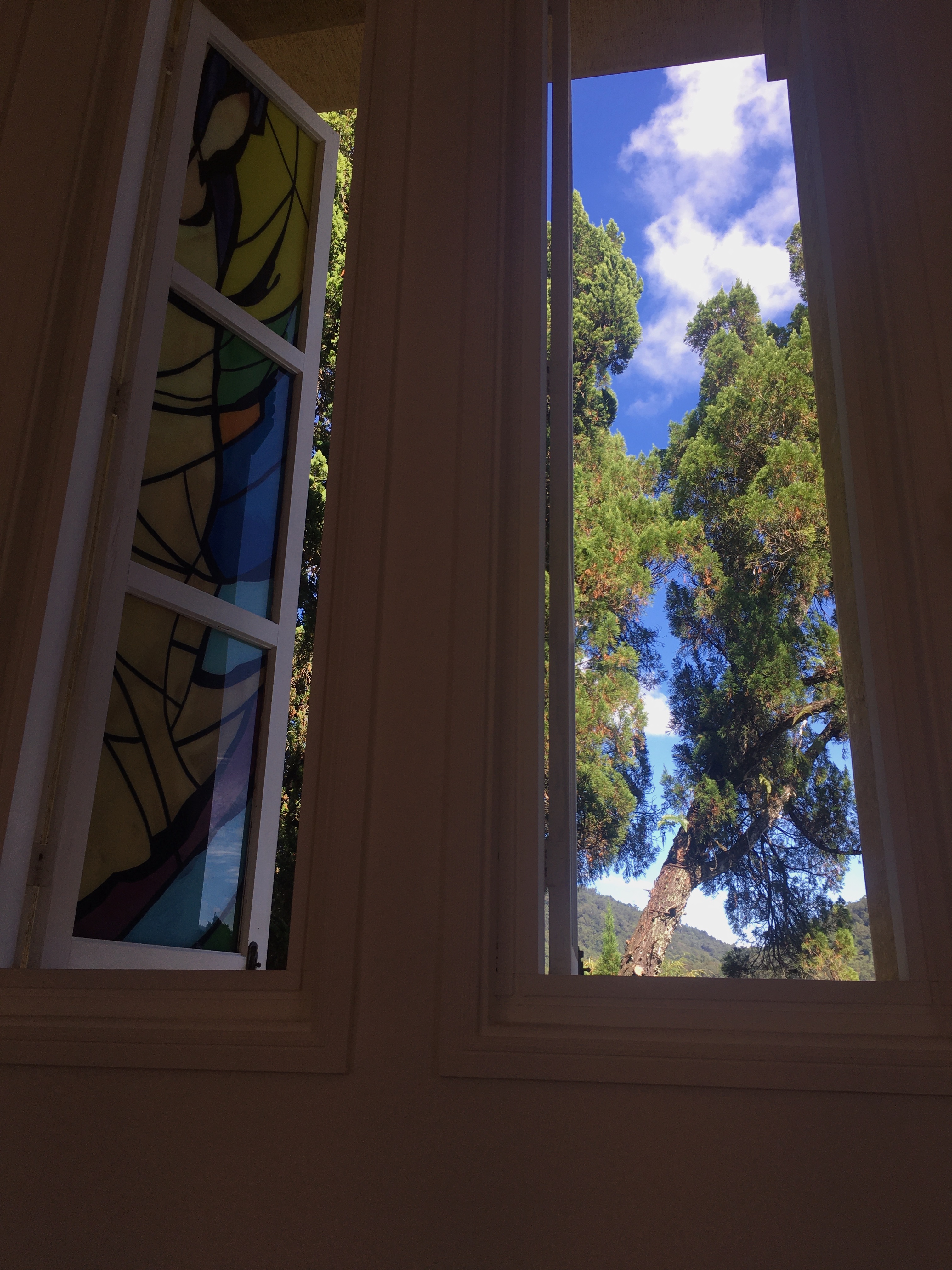 일월담-교회-창문