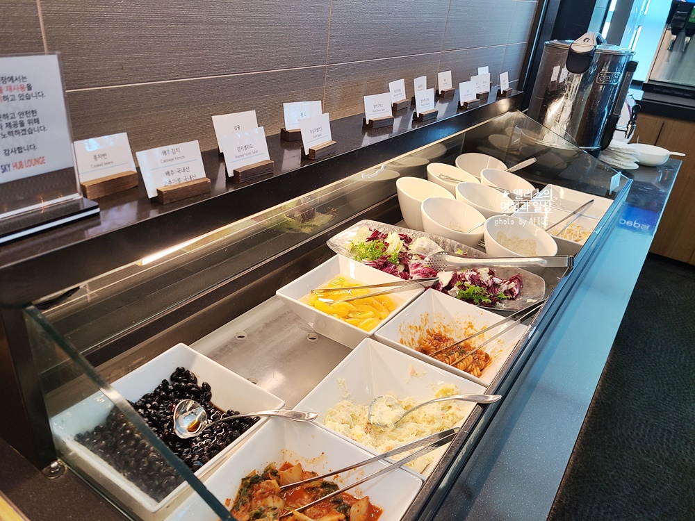 김해공항 국제선 스카이허브 라운지 메뉴 입장조건 운영시간 후기