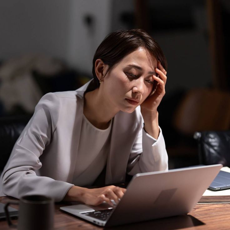 중년 직장여성 사진