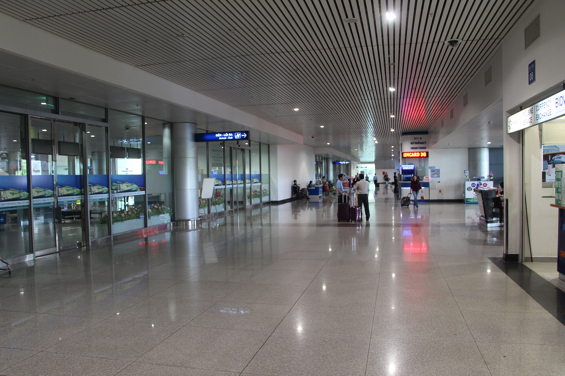 떤선녓 공항 국제선 도착장 복도, 2015-06-30 촬영(지금 모습과 다를 수 있음)