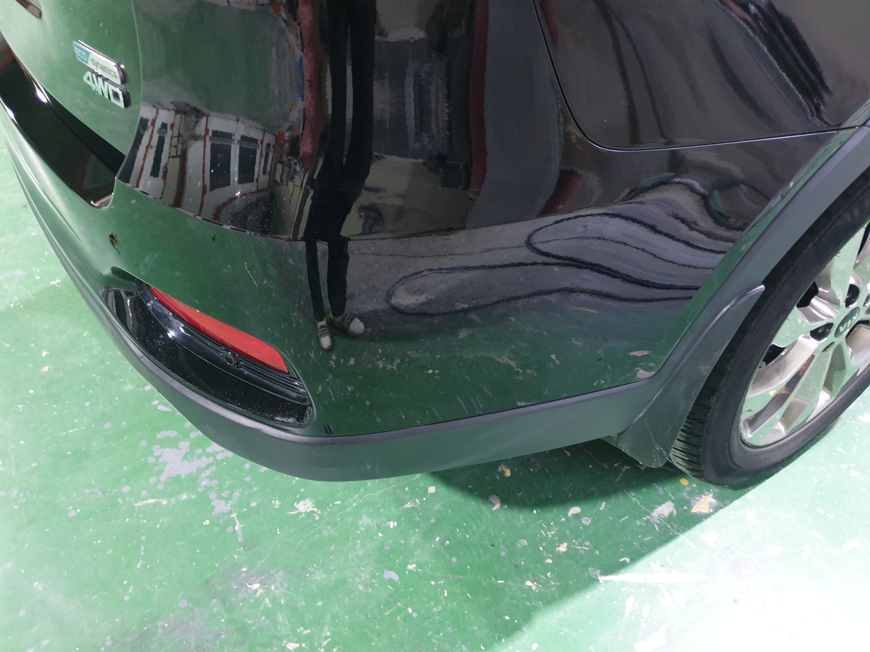 조수석 쪽 범퍼 작업 완료