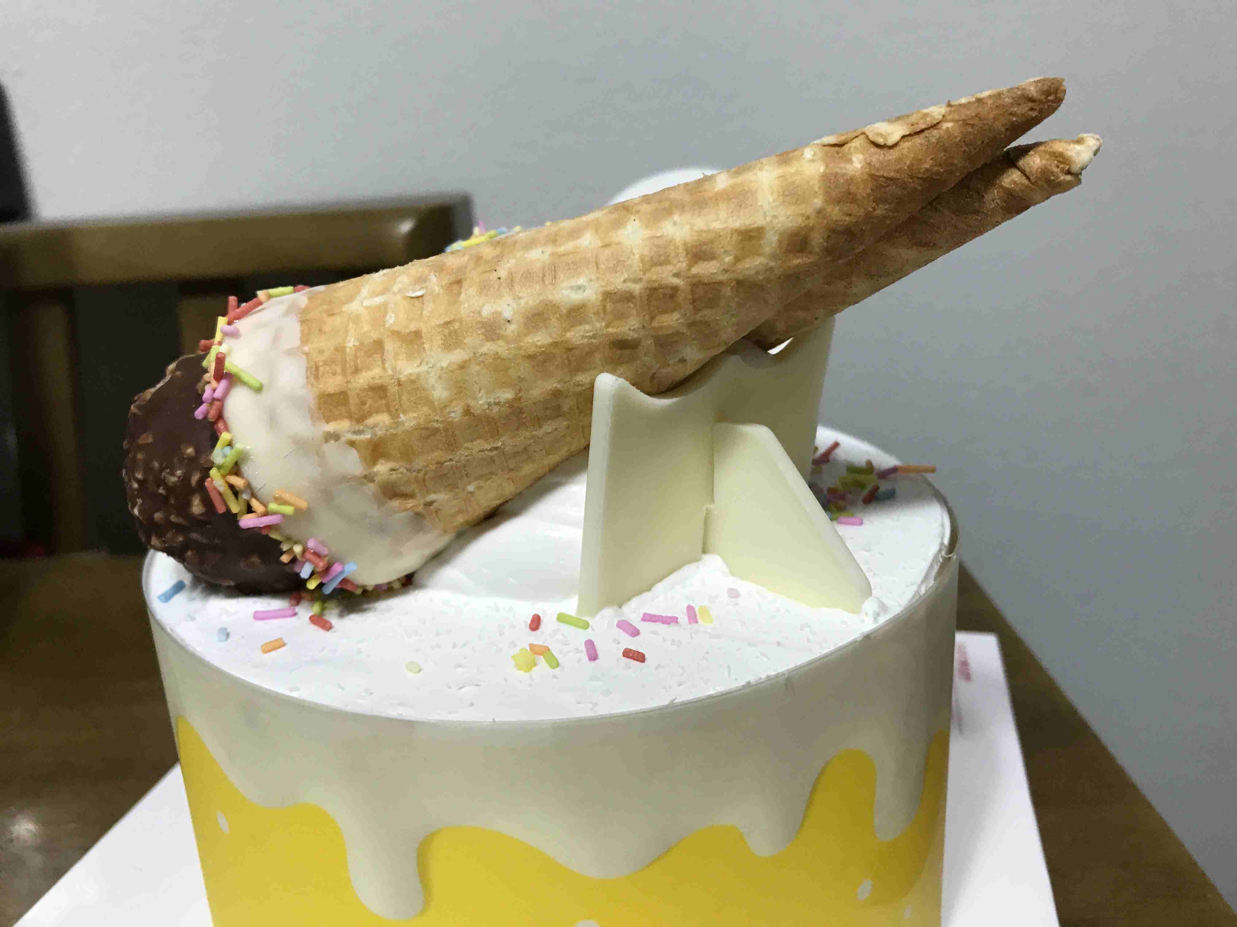 배스킨라빈스 케이크 옆면