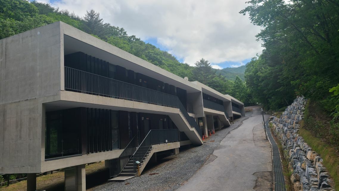 황정산 자연휴양림 지도 예약 여행 숙소 주변 계곡 트레킹 등산 단풍 명소 할인 날씨 정보