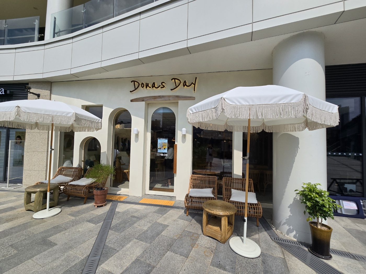 도나스데이 외관모습