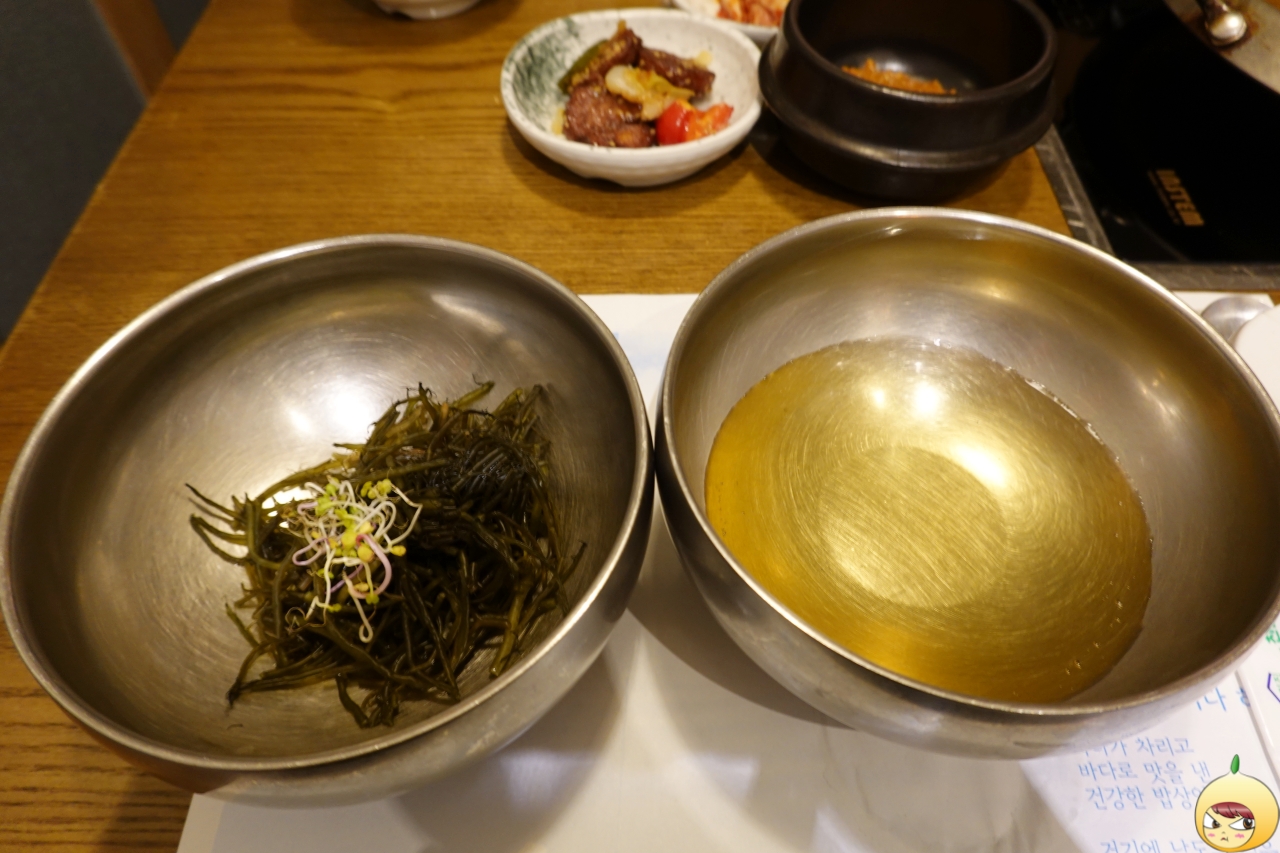 밥을 비비거나 말거나 선택은 자유