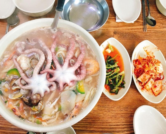 대부도 대표 칼국수 '포도밭할머니손칼국수'