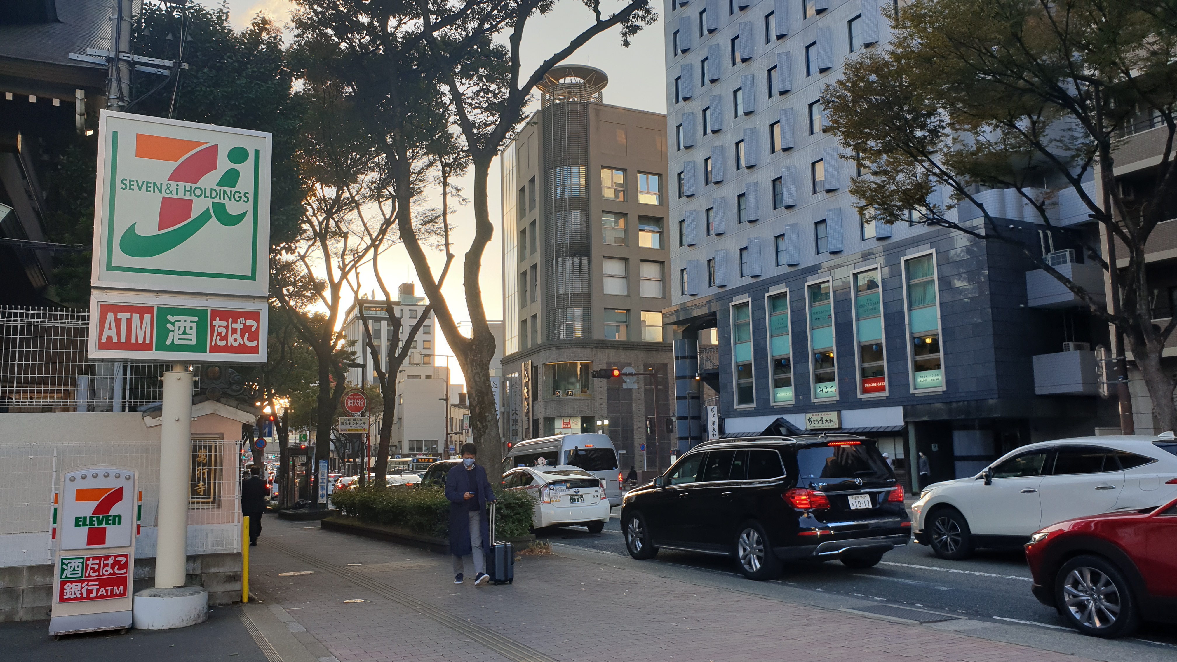 게스트하우스 소개 HafH Fukuoka The Life 호스텔 가는길목 세븐일레븐