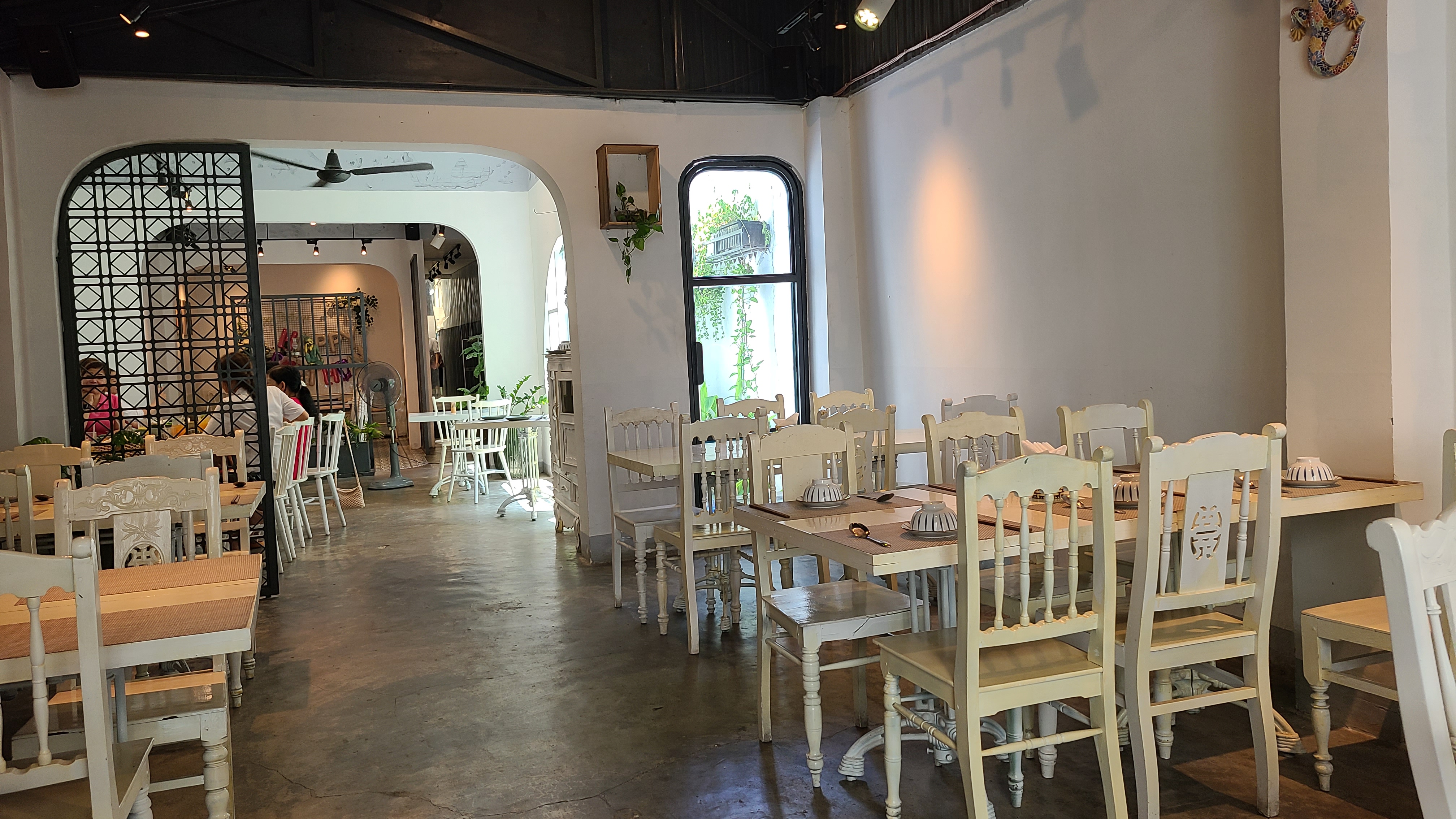 다낭 맛집 킴레스토랑 내부