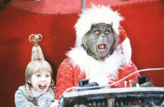 그린치가 꼬마 신디 루와 즐거워하는 표정