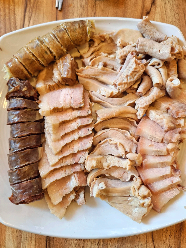 황돼지순대국