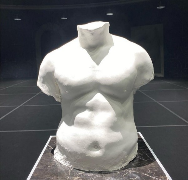 우진용-토르소