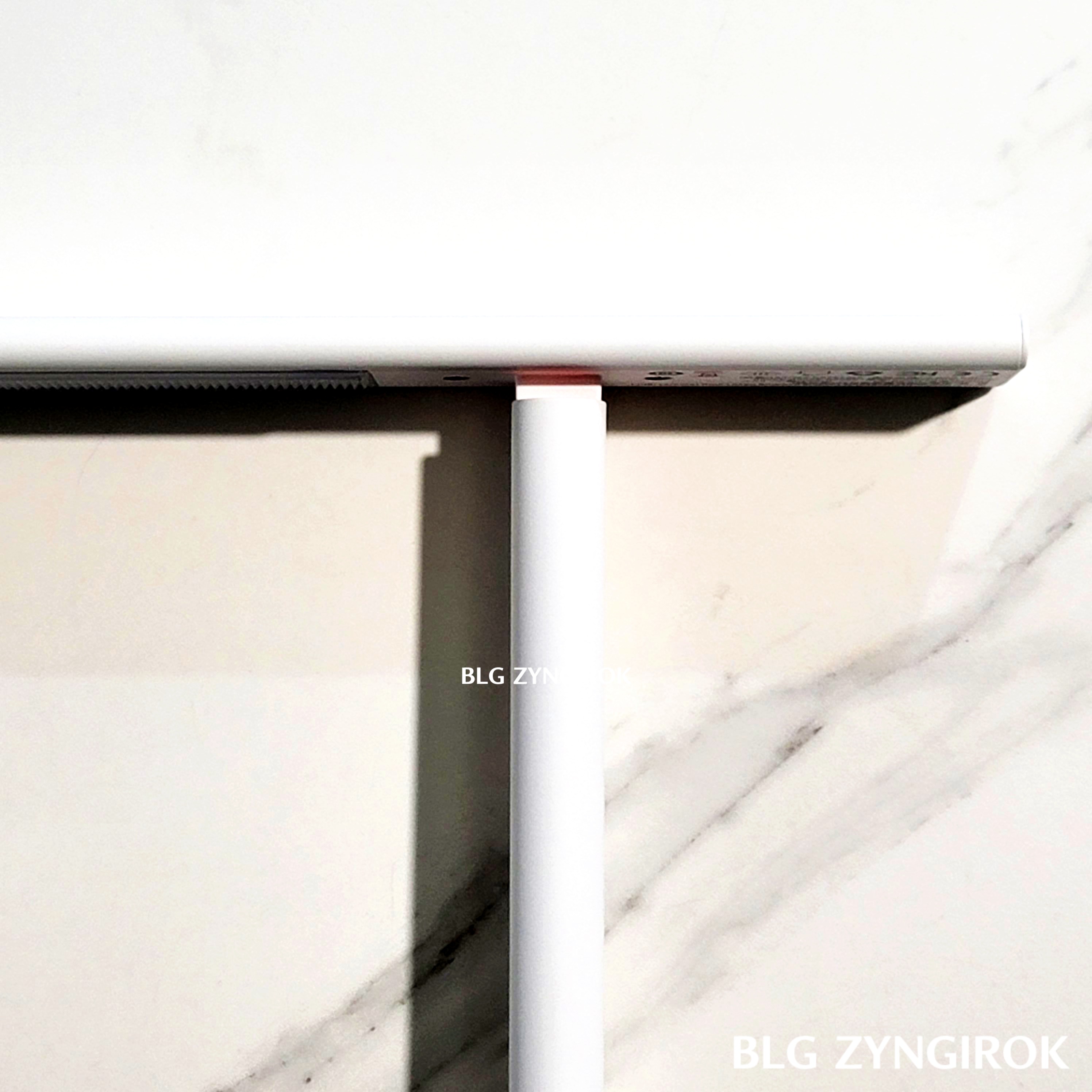 Baseus 데스크 LED 램프 90도 펼쳐진 모습이다.