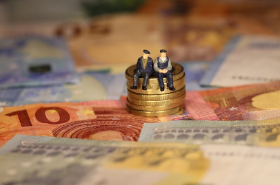 연금을 통해 부자가 된 노인