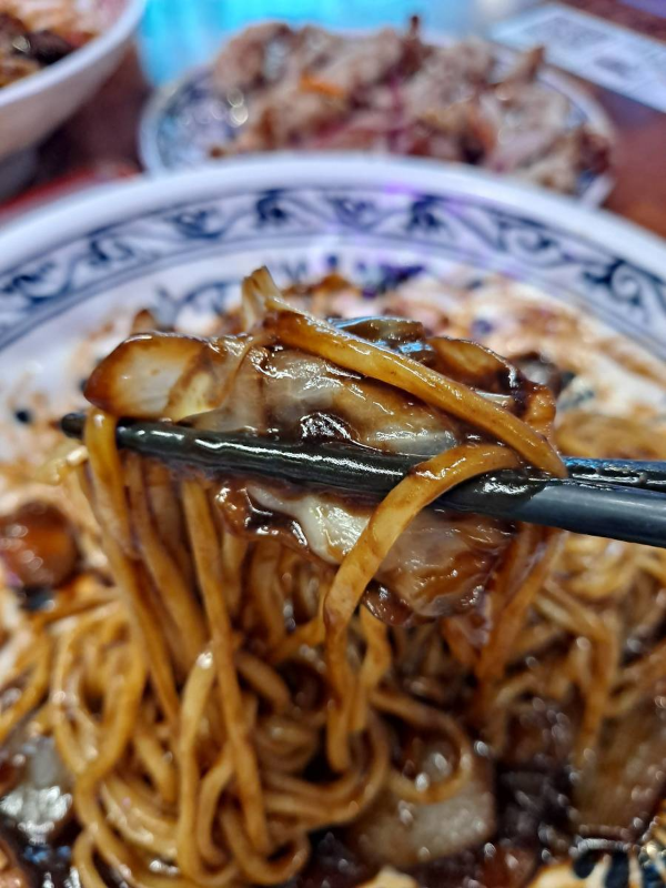 보배반점 짜장면 한젓가락