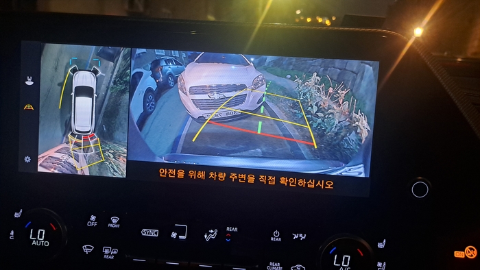 어라운드 뷰 : 운전의 눈이 되어주는 360도 카메라 시스템