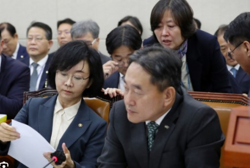 김필여 절도 혐의 이사장 사퇴 상황