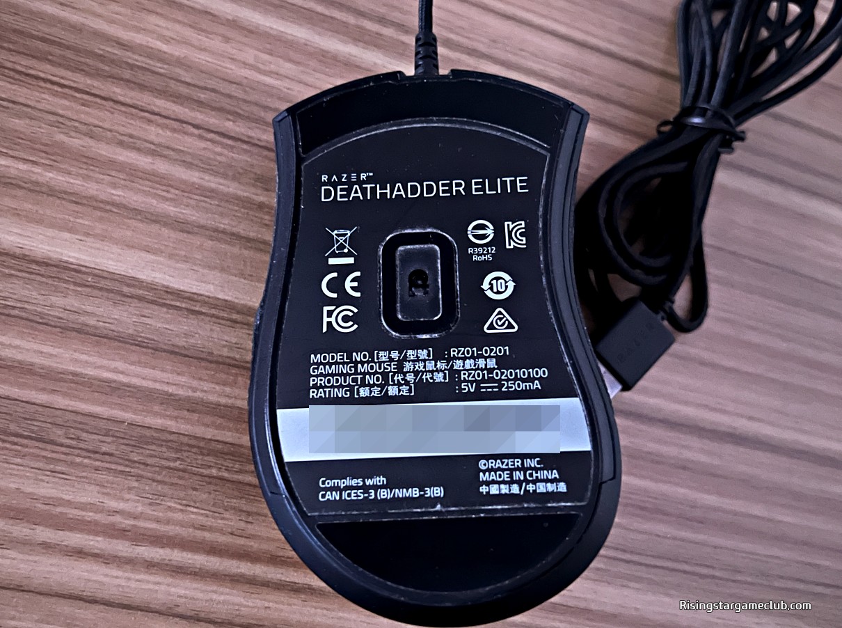 레이저 데스에더 엘리트 Razer DeathAdder Elite 마우스 하단에 적힌 마우스 재원 사진