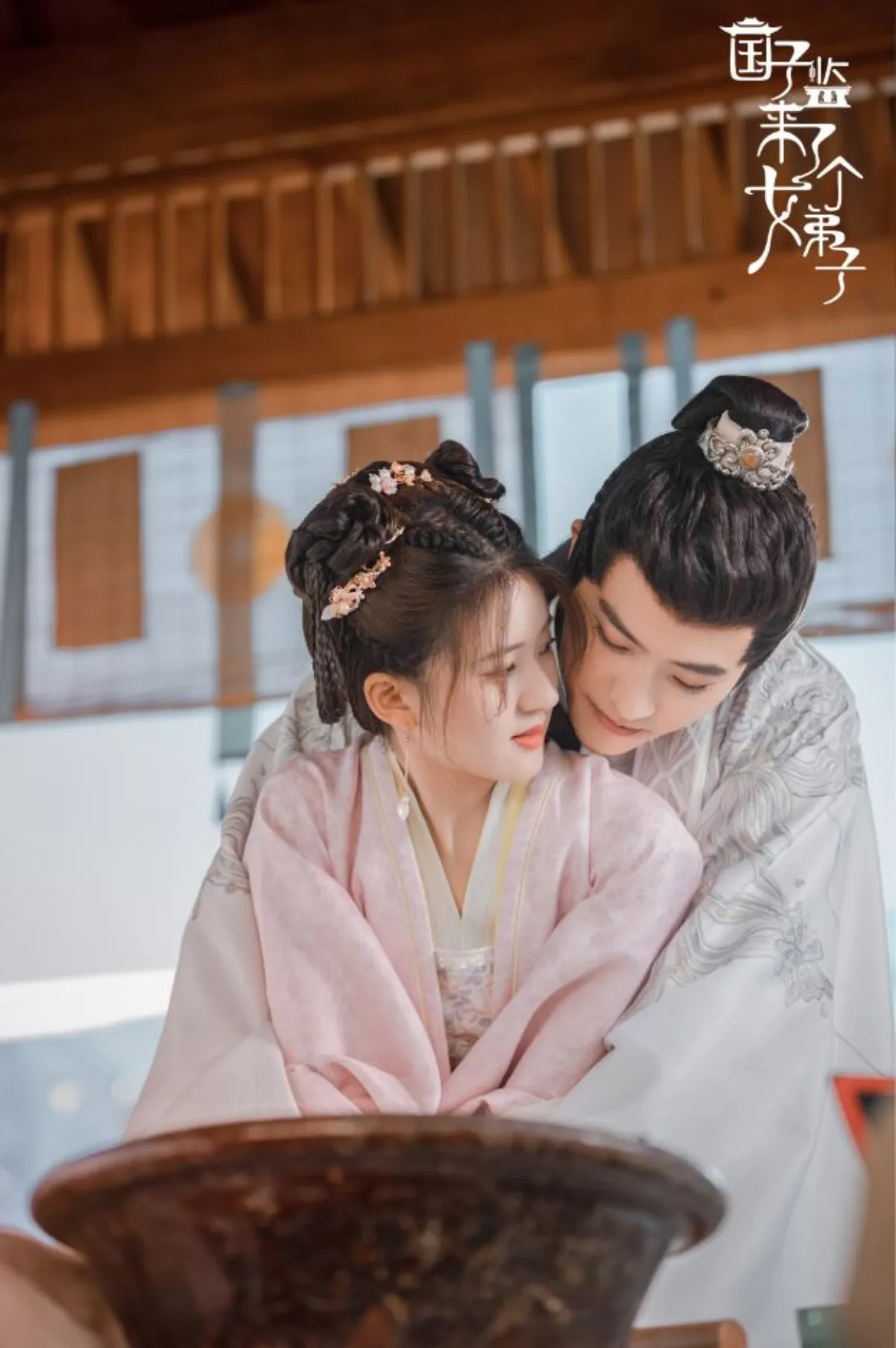 상기를-뒤에서-앉은-안운지