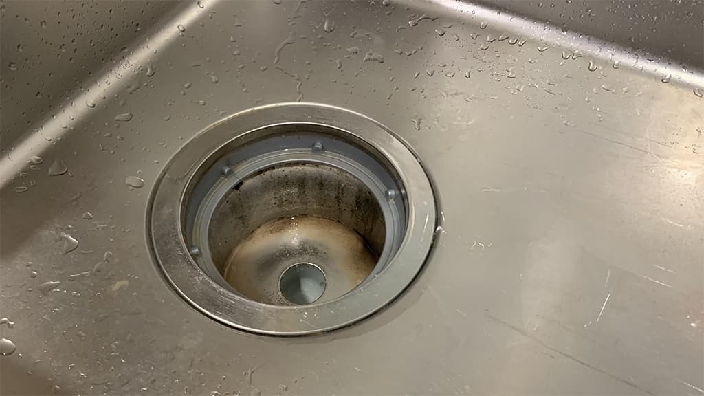 싱크대 배수구 악취 제거와 깨끗하게 유지하는 법