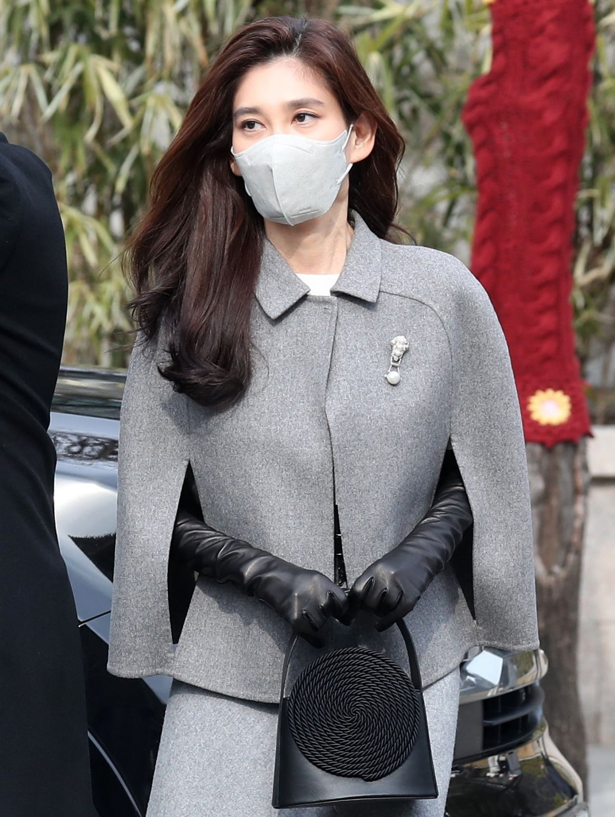 2023년 2월 정몽규 HDC그룹 회장의 장남 정준선 KAIST 교수 결혼식에서 이부진 신라호텔 사장이 프랑스 신생 디자이너 브랜드 데스트리의 &lsquo;건터 파스망트리 백&rsquo;을 착용해 화제를 모았다.