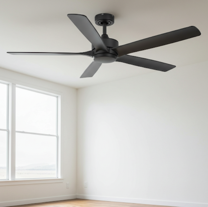 천장에 설치된 블랙 실링팬