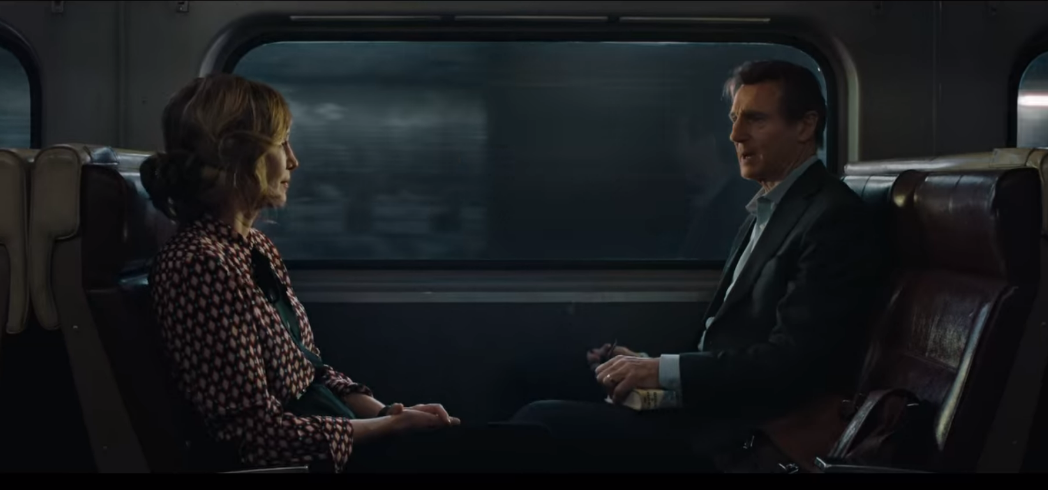 통근 열차에서 마이클에게 말을 건 조안나