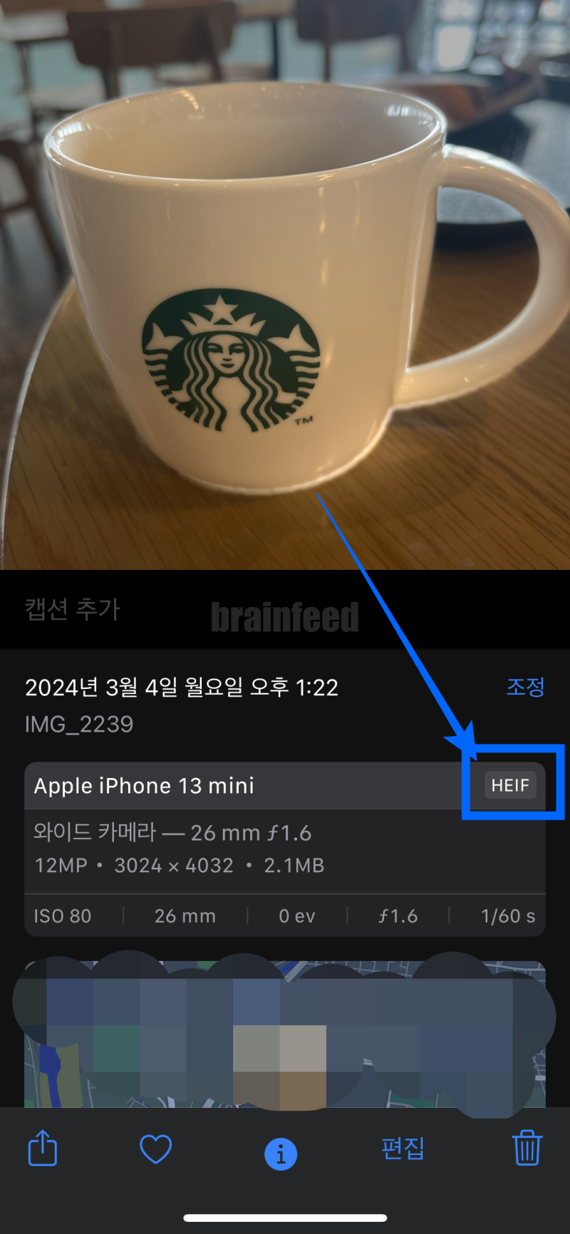 사진앱에 들어가서 아래의 i 버튼을 누르면 사진 정보가 보이는데 확장자가 HEIF로 되어있습니다