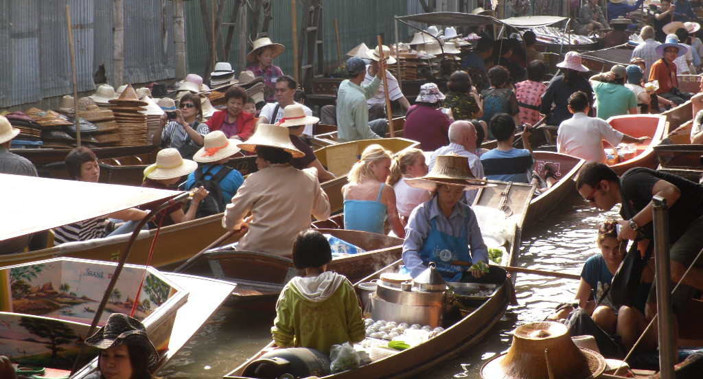 담넌사두억 수상시장