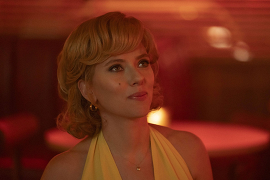 켈리 존스(스칼렛 요한슨)