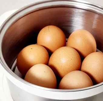 계란 삶는 꿀팁 찜기 껍질 잘 벗겨지는 꿀팁_10
