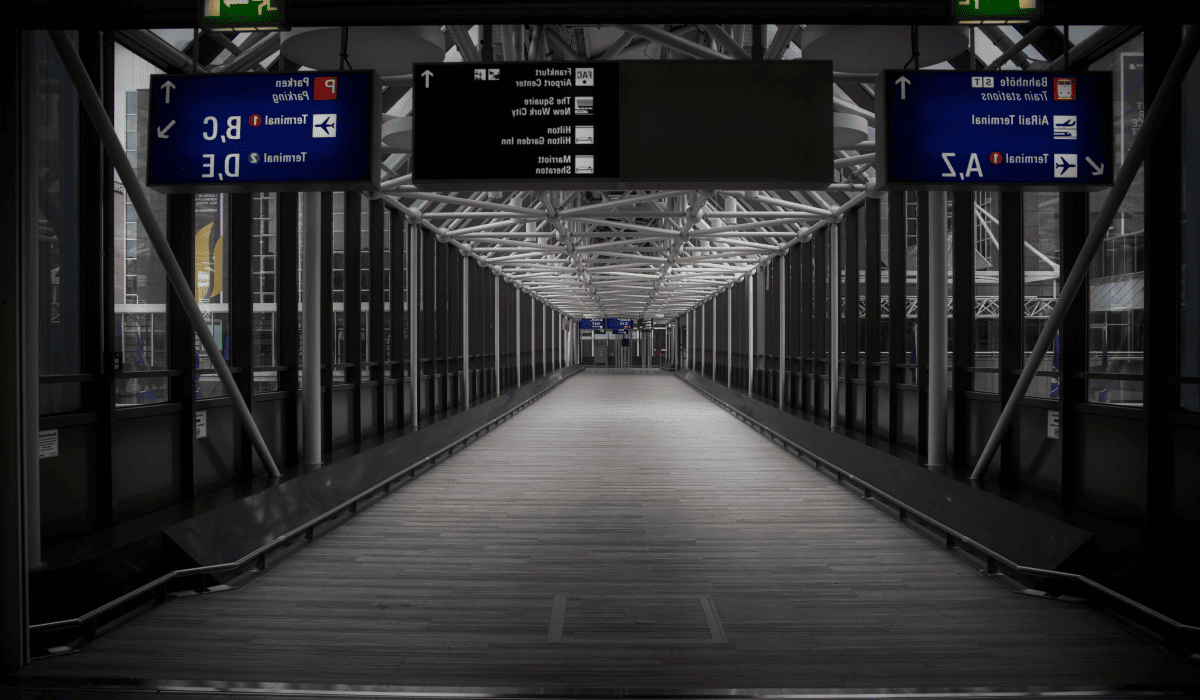 아무도없는공항