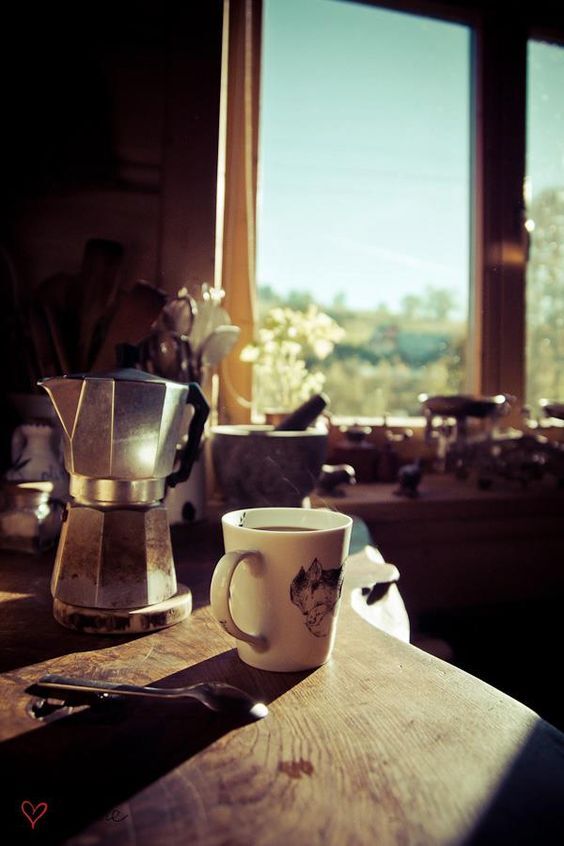 모카포트로 내린 커피