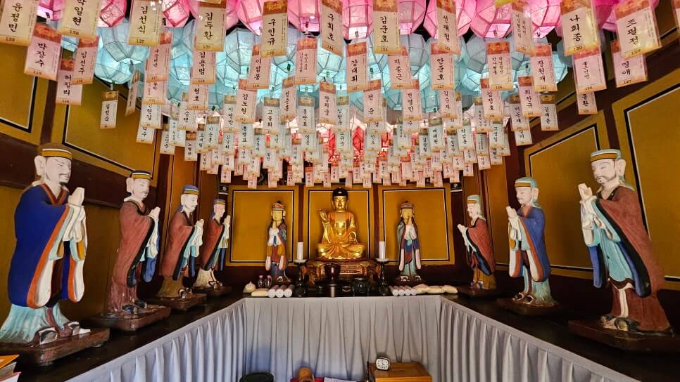 장성 백양사 : 호남을 대표하는 천년 고찰과 백암산의 깊은 자연 붉은 애기단풍