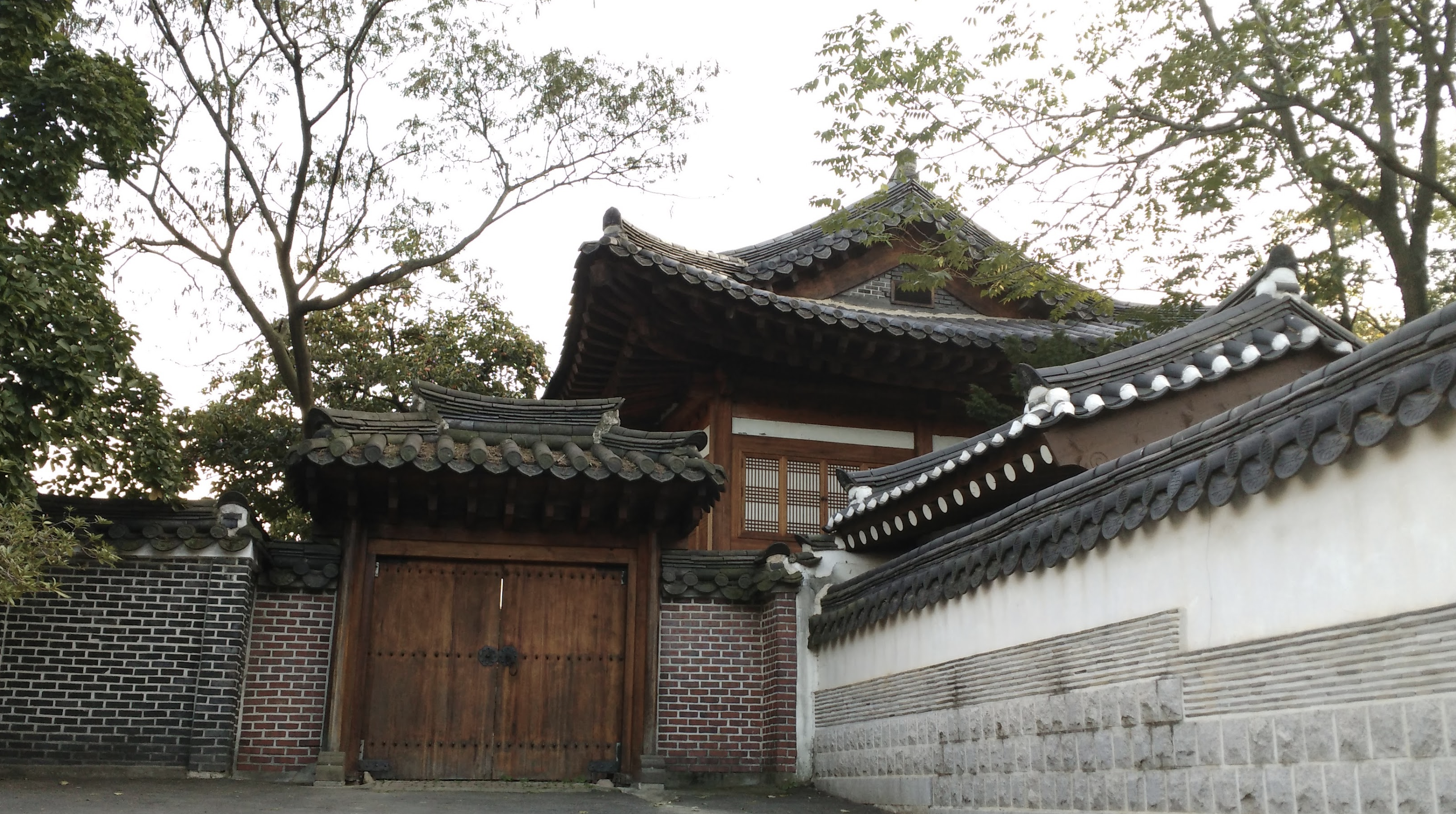 북촌 한옥마을의 한옥 모습