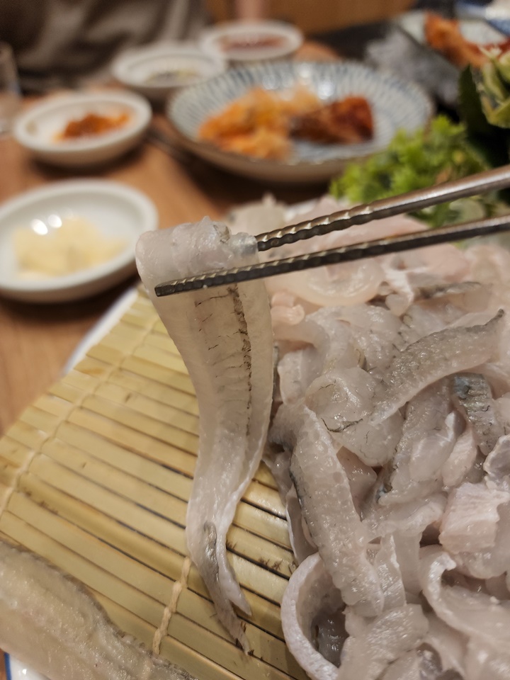 도다리 한점 잡은 젓가락