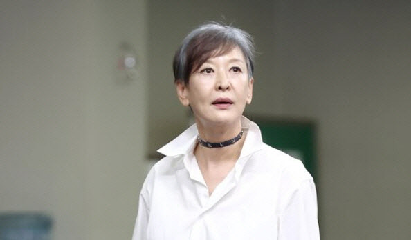 윤석화24