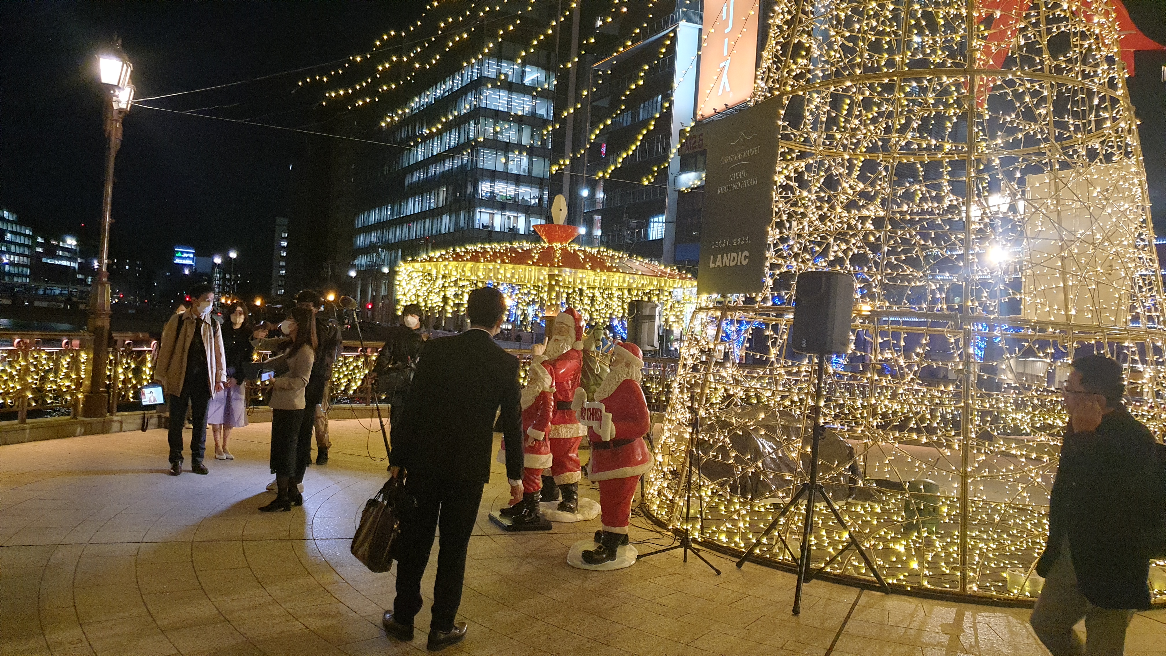 크리스마스 분위기가 풍기는 변압기 찾는 후쿠오카