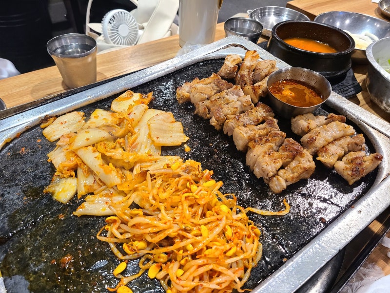 강남 서초동 삼겹살 '칼맞은 삼겹살'