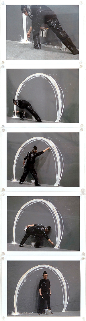 이건용_신체드로잉-76-8온몸을-축으로-만월_1976-2008