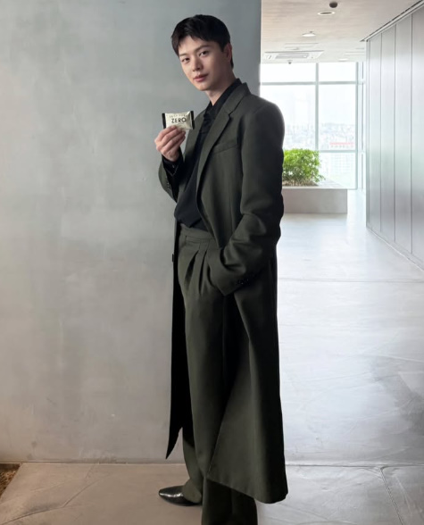 가수 겸 배우 육성재 키 나이 몸무게 혈액형 소속사 영화 드라마 MBTI