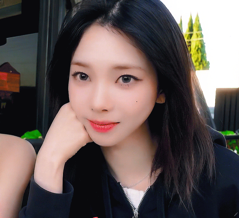 에스파 카리나 눈웃음