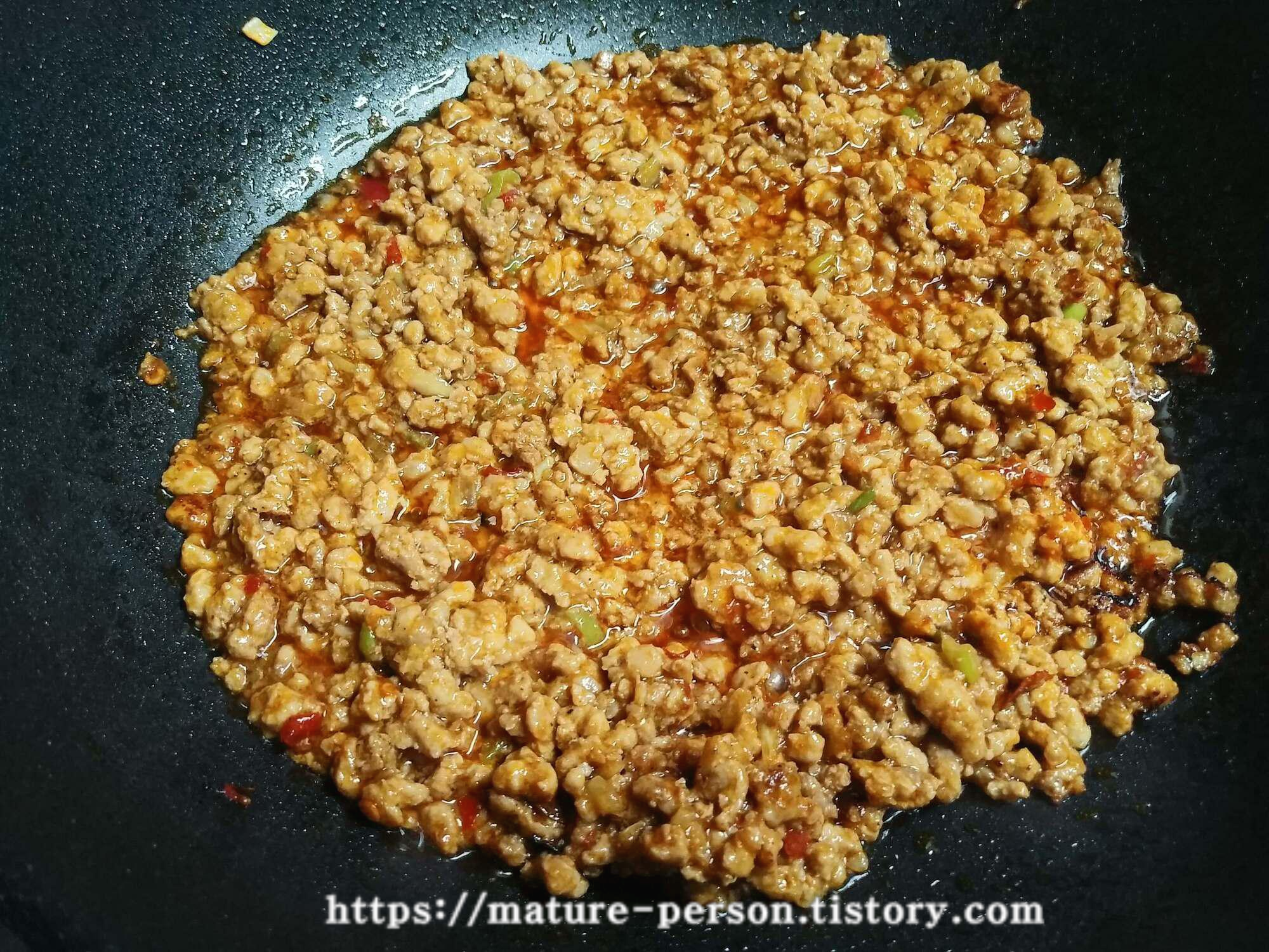 마제소바- 간고기 양념해서 볶기