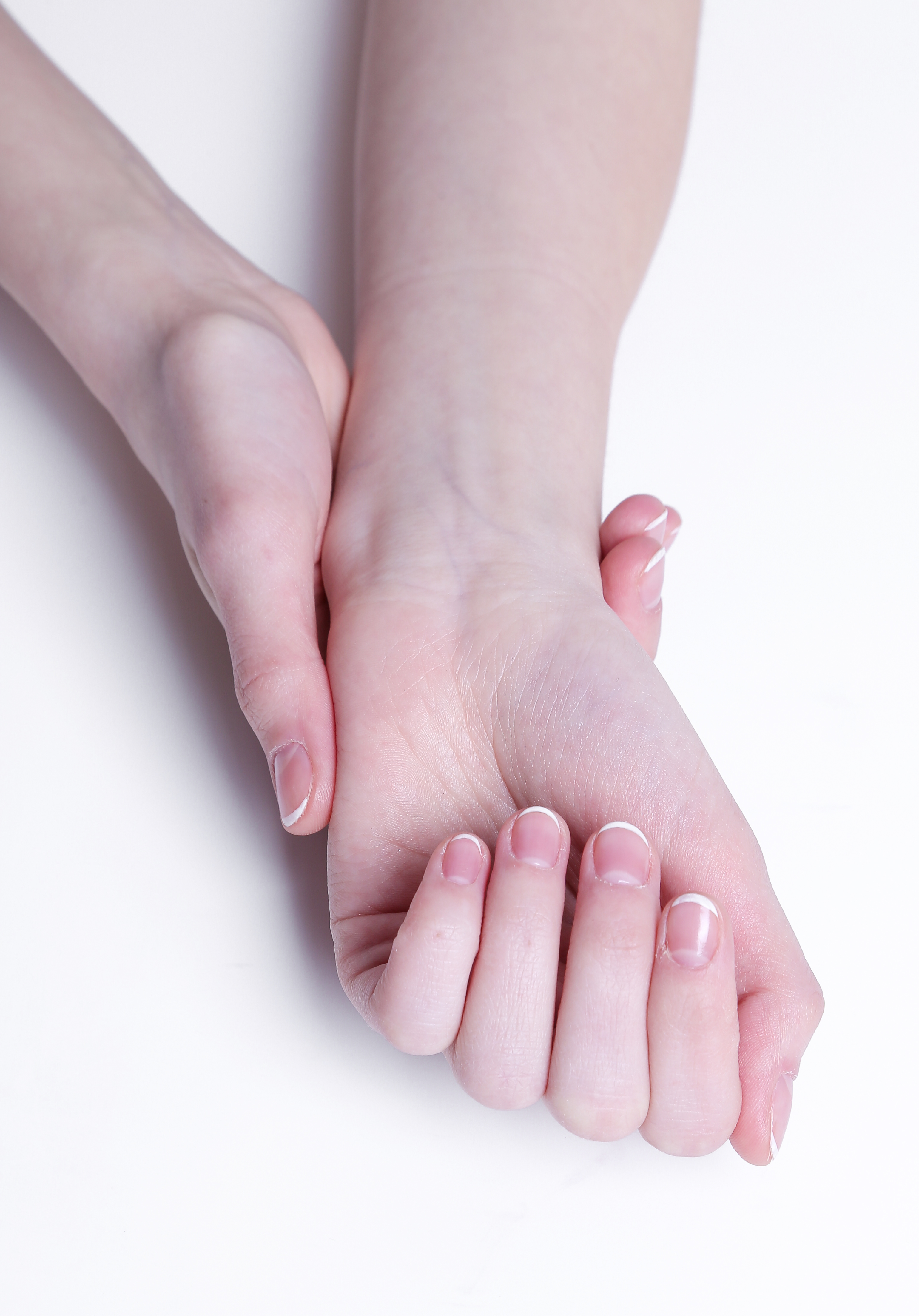 왼쪽부터 손,발,입일러스트 그림,두번째는 깨끗한 손사진, 세번째는 바이러스세포사진