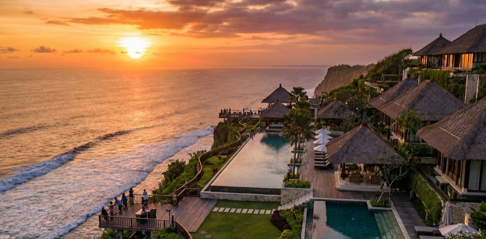 발리 울루와뚜 절벽 리조트와 선셋 바다 풍경
